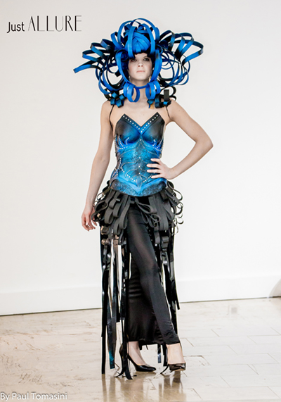 fashion week costume avant garde just allure paris défilé de mode blue headpiece